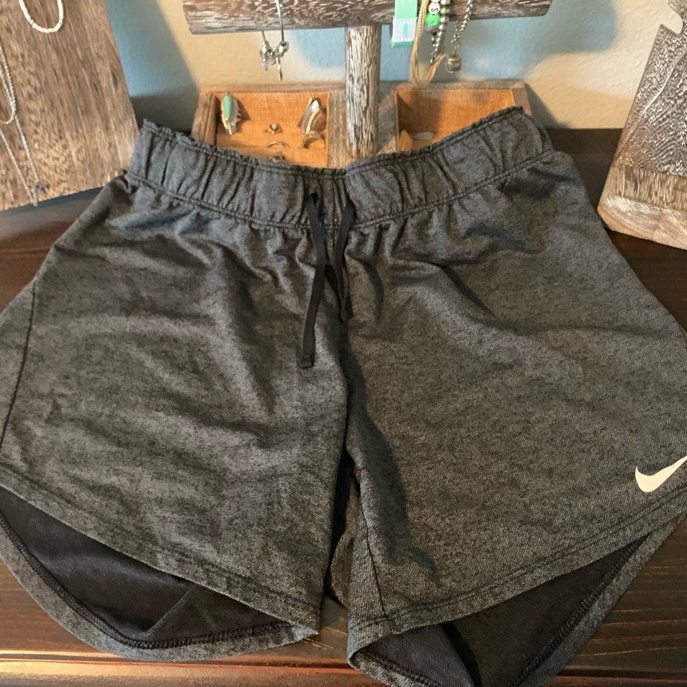 Nike dri fit shorts size small